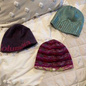 3 Women’s hats /touques. Tuques